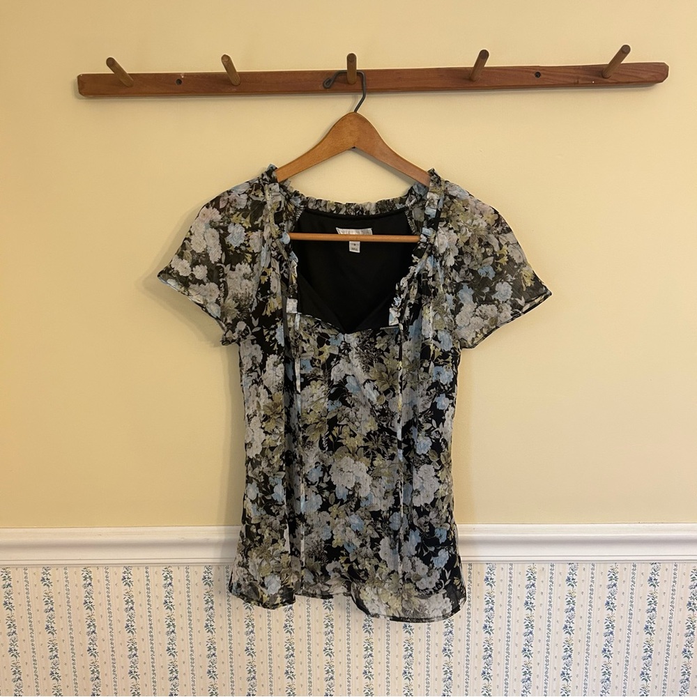 Dressbarn Floral Peasant Neckline Blouse Top